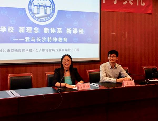 说明:/Users/donghaiyangchen/Desktop/宋春秋老师和王磊员工1.jpg宋春秋老师和王磊员工1